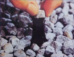 بررسی چسبندگی قیر سنگ دانه در شرایط مرطوب